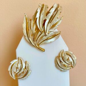 Vintage Signed J.J. Goldtone And White Enamel Leaf Brooch And Clip Earrings Set